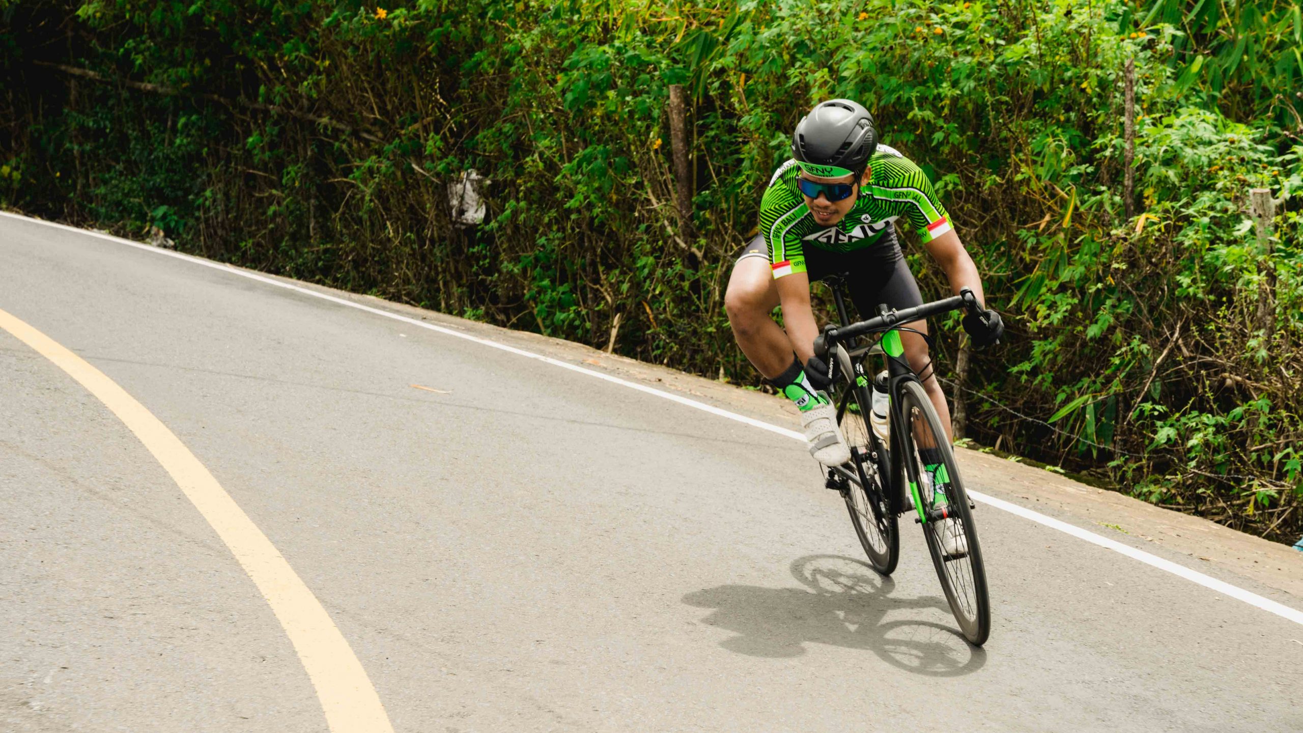 4 Lokasi Gowes Roadbike Menantang Adrenalin di Lombok